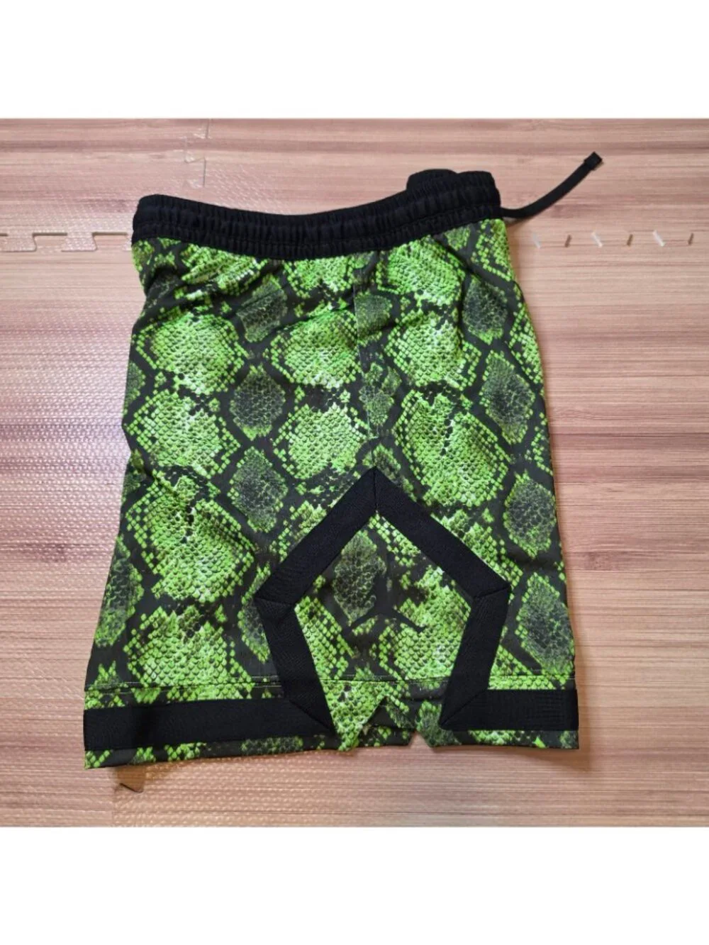 Jordan Sports Men's Dri-FIT Diamond Mesh Snakeskin Shorts Large HF9907-358